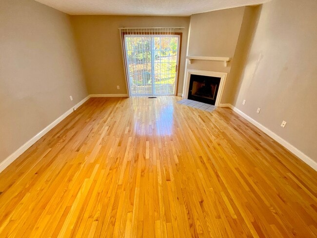 Building Photo - Beautiful Bethel Commons Condo For Rent In Dublin Schools