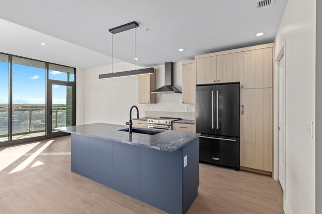 Interior Photo - The Studio Park Tower