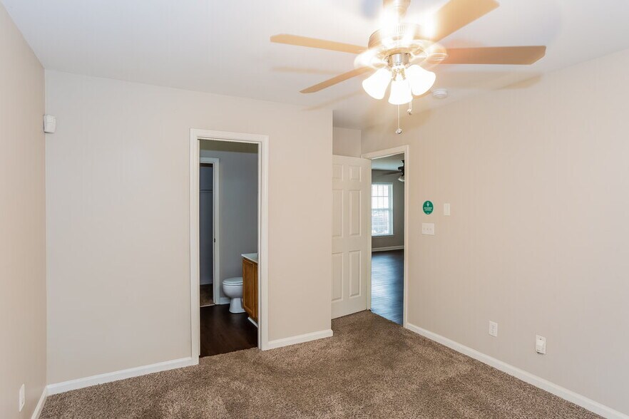 Building Photo - 7028 Indian Ridge Ln