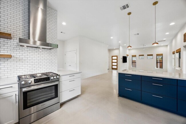 Building Photo - 4506 Russell Dr