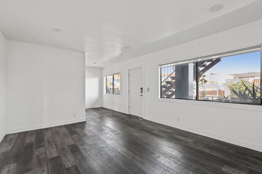 Building Photo - 215 N Fickett St