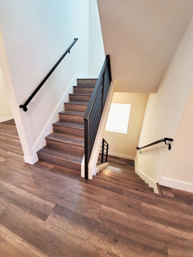 Building Photo - Contemporary Greenhaven Home with Private Backyard & Smart Features