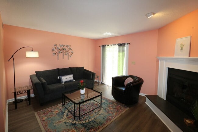 Building Photo - 171 Forest View Dr