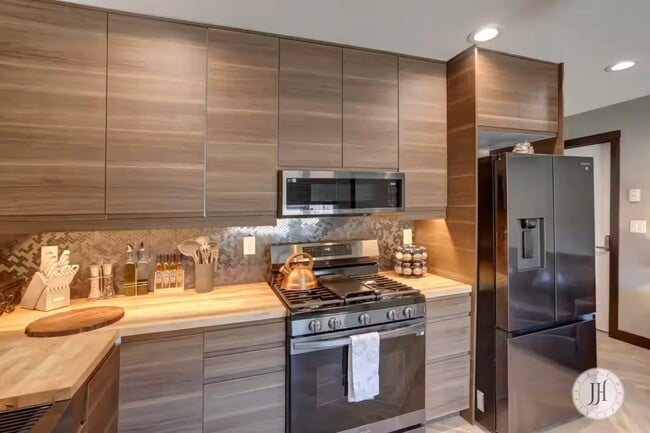 Building Photo - 5011 Charmwood Dr