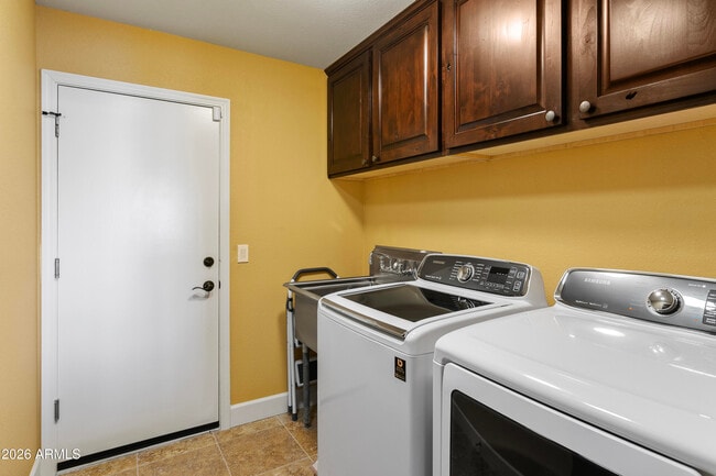 Building Photo - 3340 S Camellia Pl