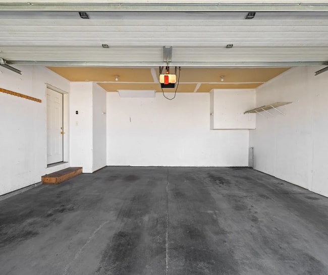 Building Photo - 3 Bed 3 Bath Twin Home