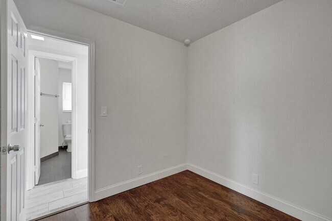 Building Photo - 651 SW 15th St