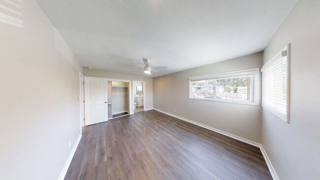 Building Photo - Newly Renovated! 4BD/2BA