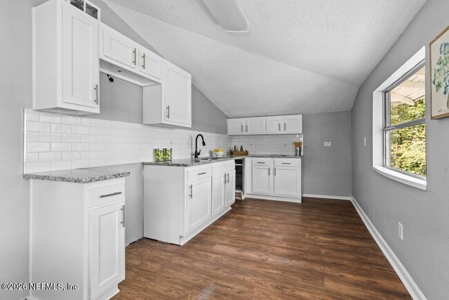 Building Photo - 2770 College St