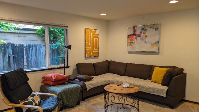 Building Photo - 1524 NE Junior St