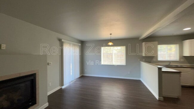 Building Photo - 855 NE Larch Ave