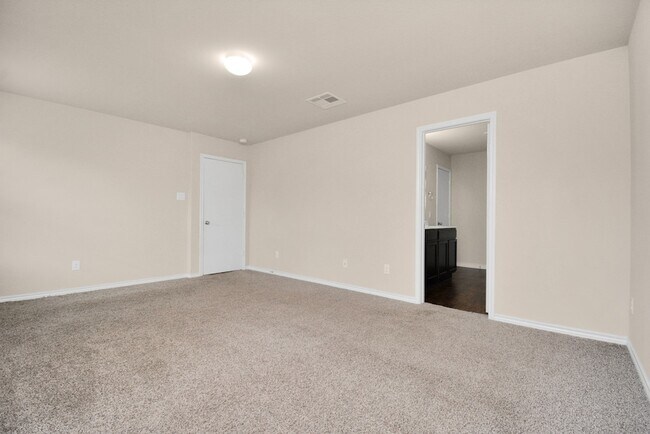 Building Photo - 3210 Aldridge Dr