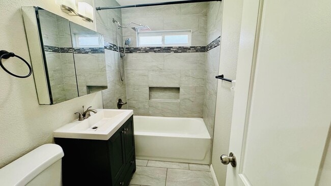 Building Photo - 803 Gamble St