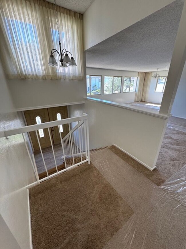 Building Photo - Newly Renovated 4 Bedroom 3 Bath Home with...