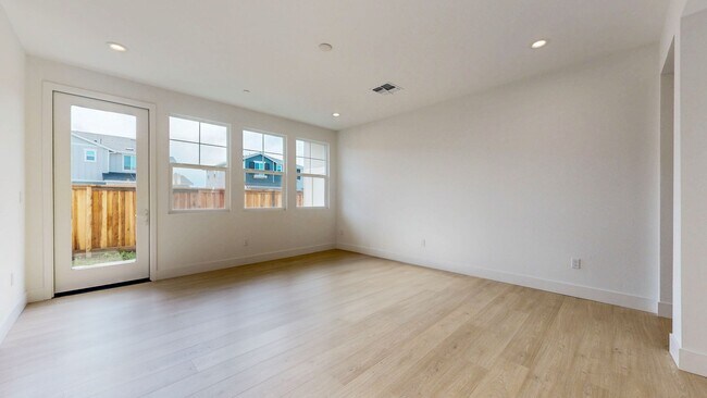 Building Photo - 2782 Sassy St