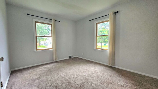 Building Photo - Beautiful 3-Bed, 3-Bath Haven with 1,901 Sq Ft of Comfort in St Louis Park with yard. 7/1/2026