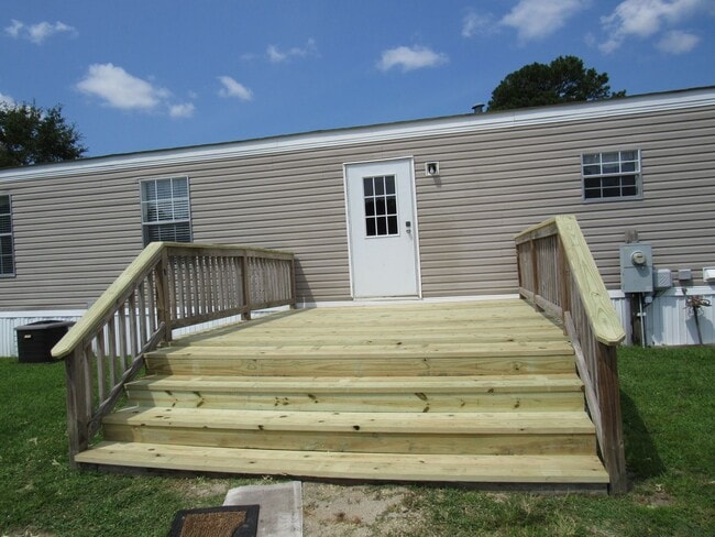 Building Photo - 3 BD 2 BA Country Living