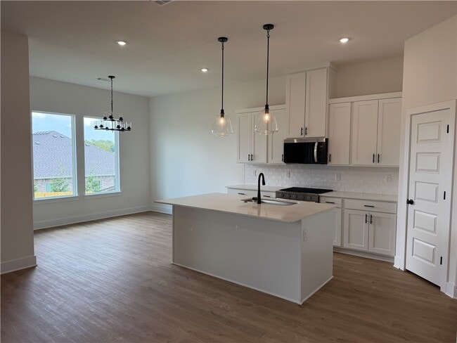 Building Photo - 5231 Nicolas Ave