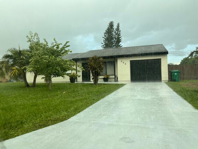 Primary Photo - 282 SW Bridgeport Dr