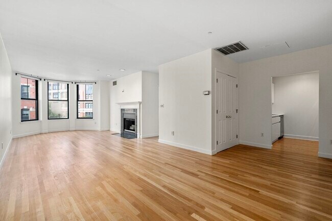 Building Photo - 75 Clarendon St