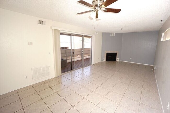 Building Photo - 2601 W Broadway Blvd