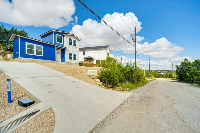 Building Photo - 10636 Lake Park Dr