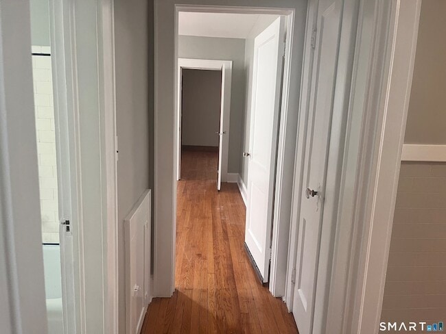 Building Photo - 460 Anson St