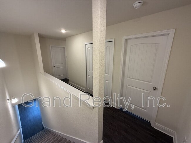 Building Photo - 4423 Village Oak Ln