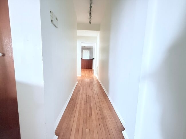 Building Photo - 1509 E 65th St