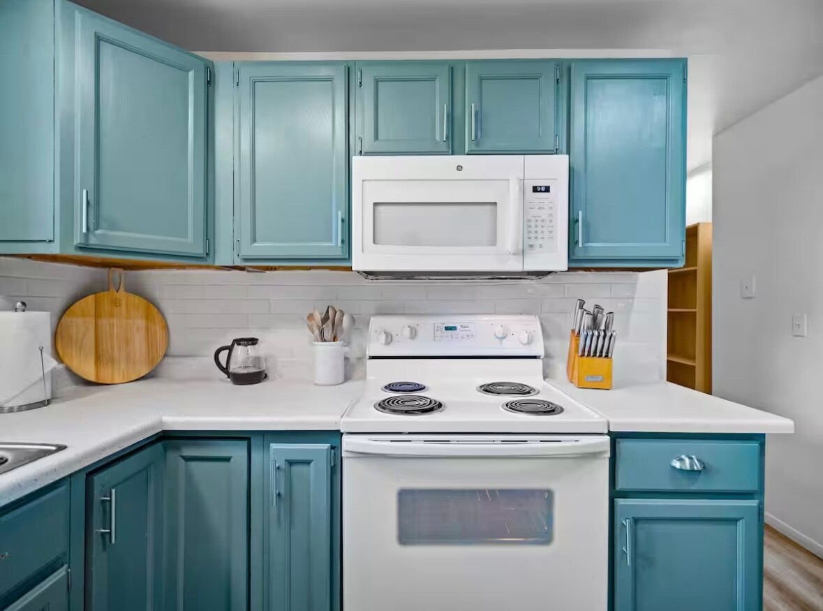 Kitchen - 2117 W Riverside Ave