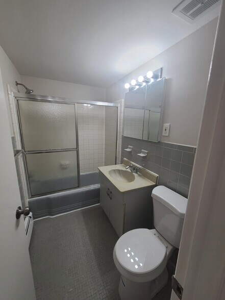 Building Photo - 534 Church Rd