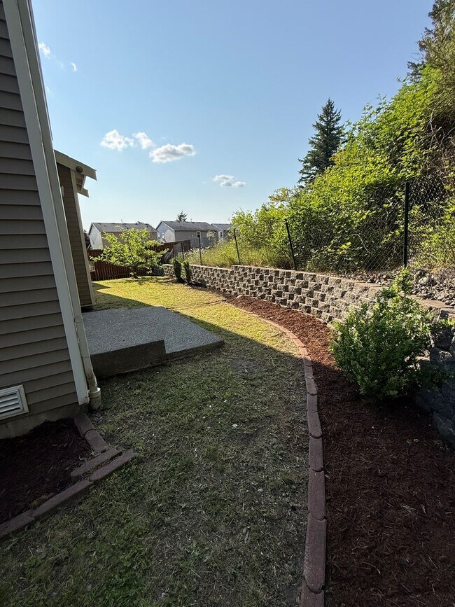Building Photo - 5 bedroom spanaway home!