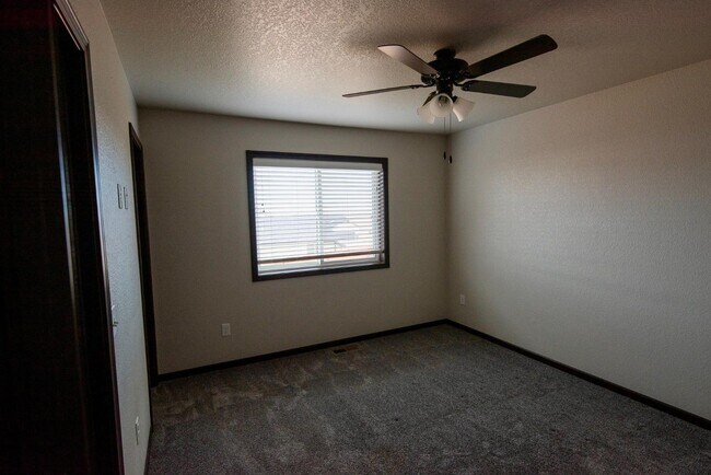 Building Photo - 1240 Kodiak Dr