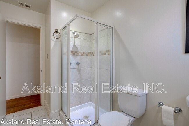 Building Photo - 251 W.Kent St.