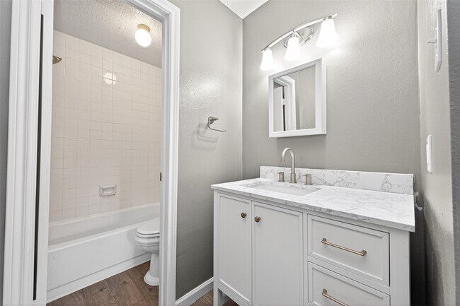 Building Photo - 6700 Richardson Rd