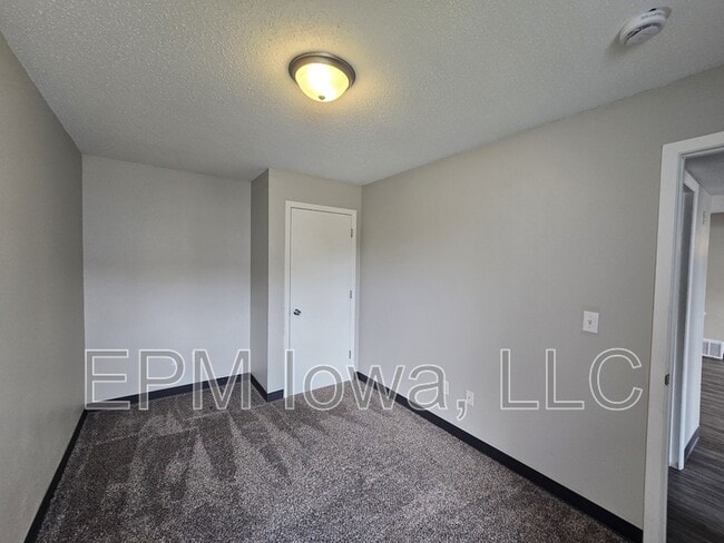Building Photo - 60 Miller Ave SW
