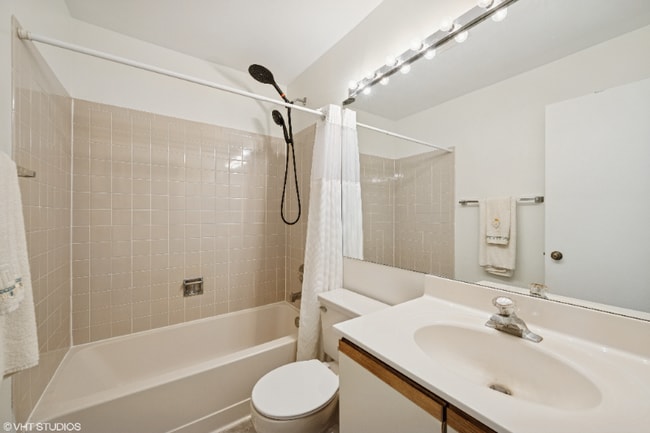 Building Photo - 707 Sturnbridge Ln