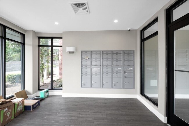 Building Photo - 4945 Washington St