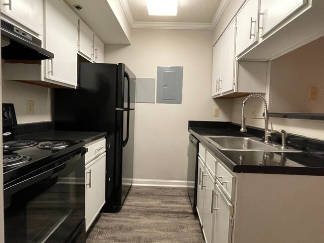 Building Photo - FEBRUARY RENT FREE! RENOVATED 1BD CONDO!! ...