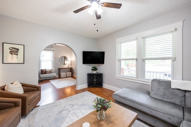 Building Photo - Quaint 2 Bedroom 1 Bath Home in Forest Hil...