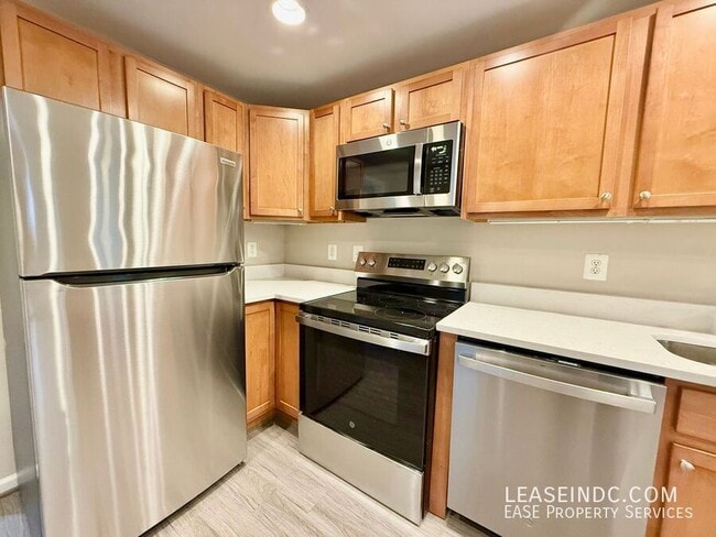 Building Photo - 152 R St NE