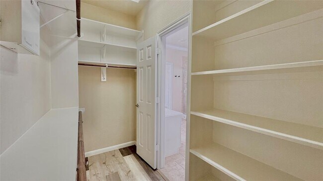 Building Photo - 5123 Shadow Breeze Ln