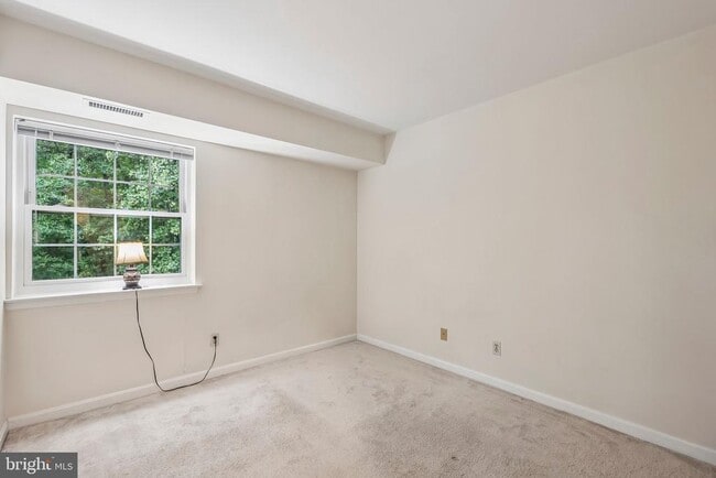 Building Photo - 5900 Cove Landing Rd