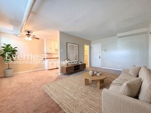 Building Photo - 1 Bed, 1 Bath Condo with Modern Amenities / Available Soon!
