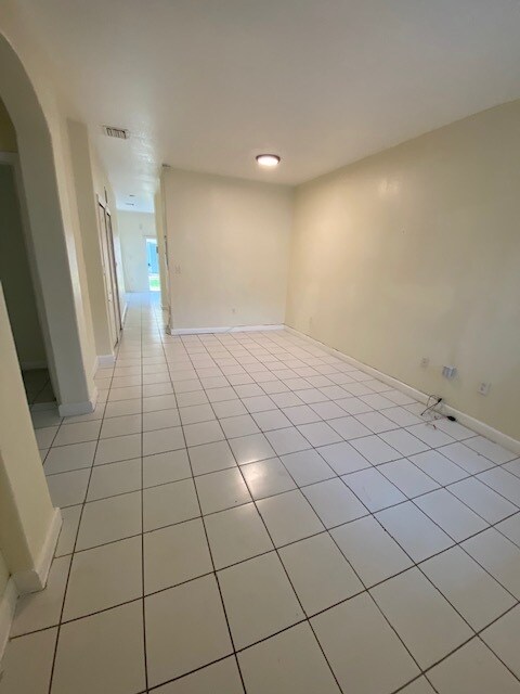 Building Photo - 1663 SE 27th Dr