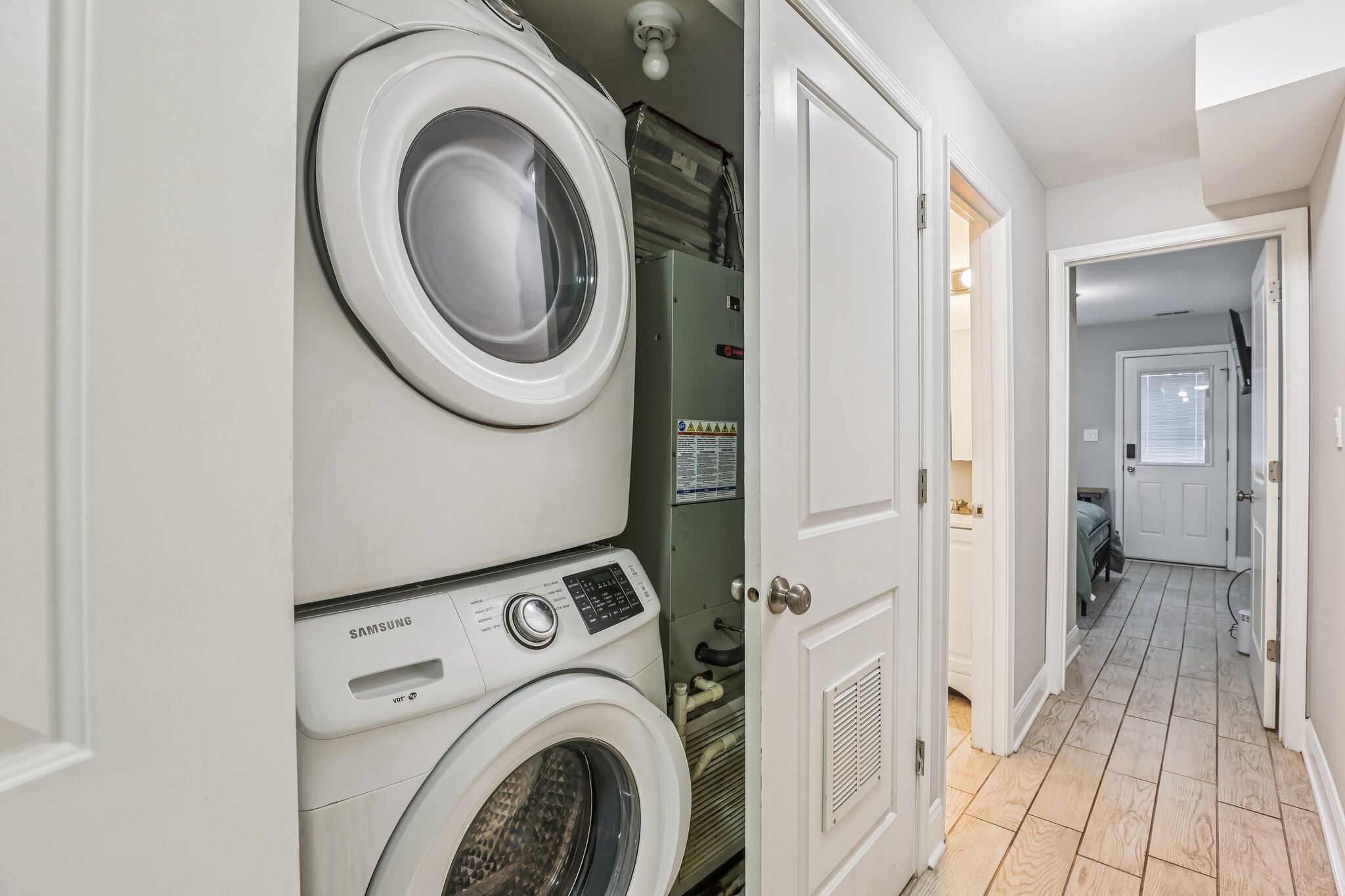 Building Photo - 1332 Levis St NE