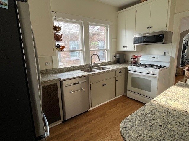 Building Photo - 3016 Thayer St