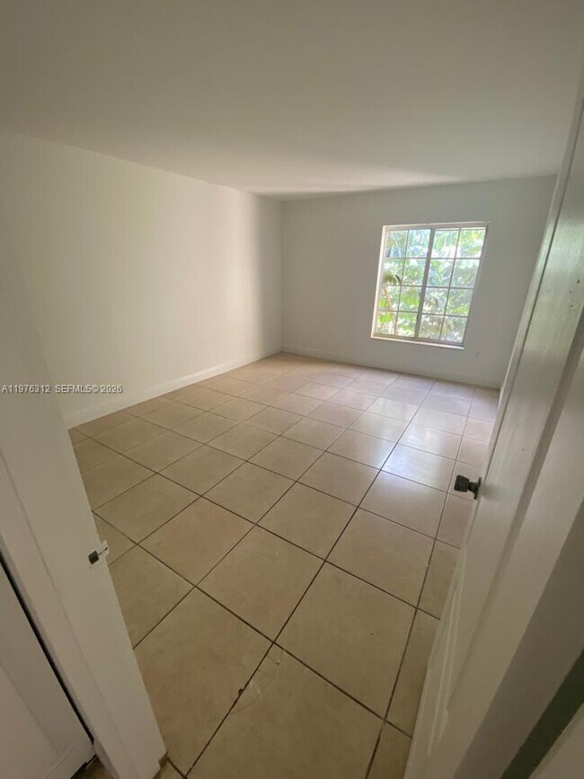 Building Photo - 5122 NW 79th Ave