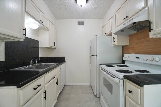 Building Photo - 2906 Sweeney Ln