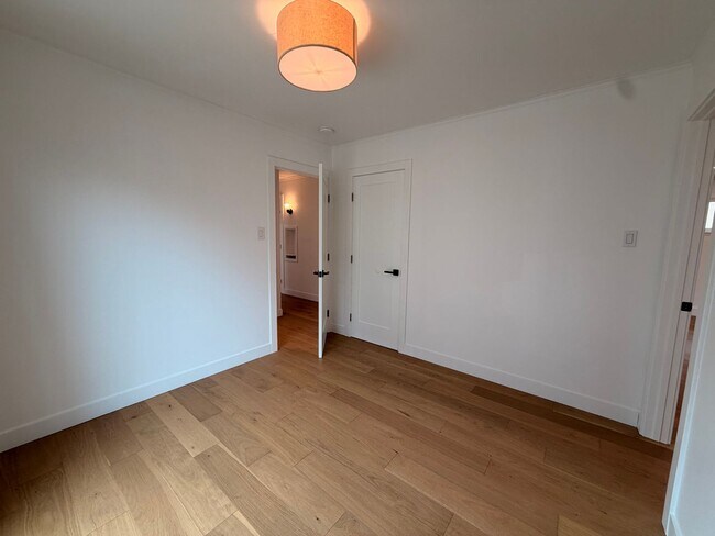 Building Photo - Spacious 4 Bedroom/2Bathroom Home in South San Francisco!